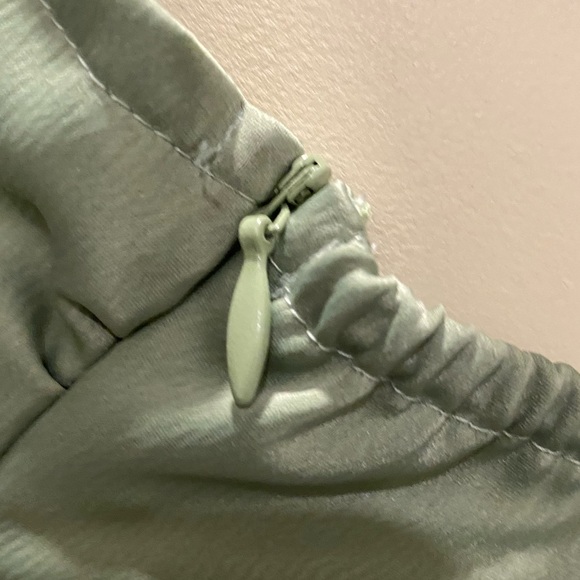 Pretty little things woman’s size 8 party dress. - Picture 4 of 6